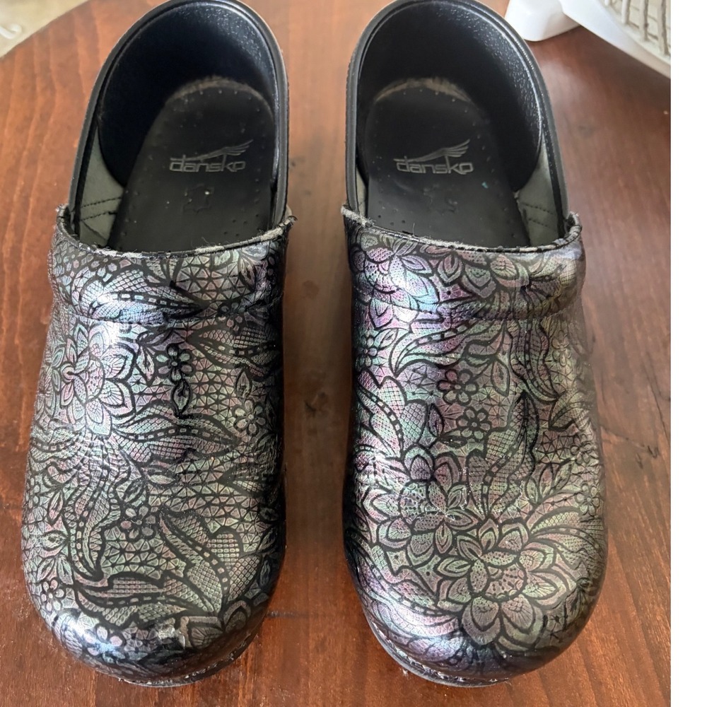 Dansko Professional Clogs Womens 39 Black Iridescent Floral Lace Leather Shoes